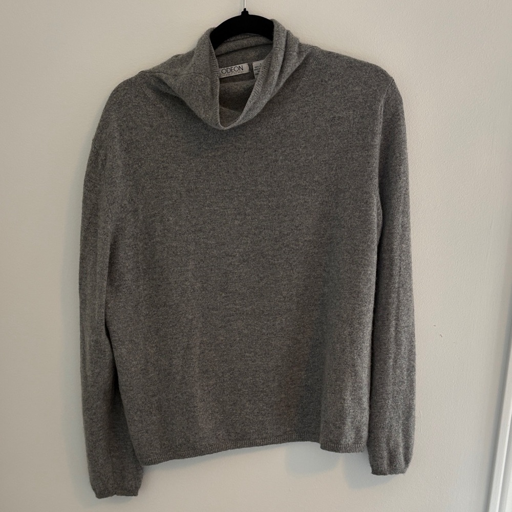 100% Cashmere Gray Turtleneck Sweater